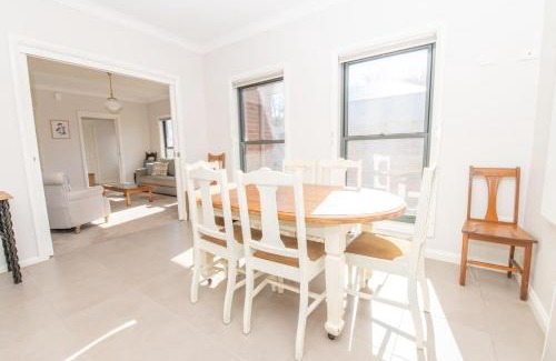 Orange House | Cozy Villa on Rosemary - Private Walk to CBD, 4-Star Stay