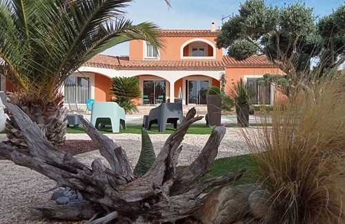 Cabrieres Villa | Elegant Villa Overlooking Ocean with Private Pool & Spa