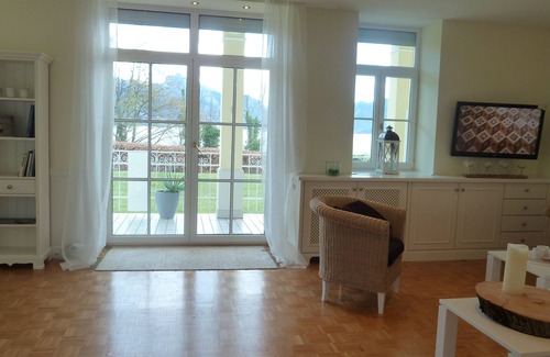 Altmuenster Apartment | Villa on the lake in Gmunden - Godewind I