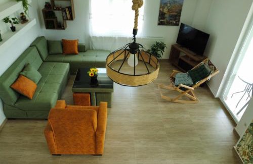 Khelvachauri Villa | Relax at Villa On The River: Pet-Friendly Retreat with Hot Tub