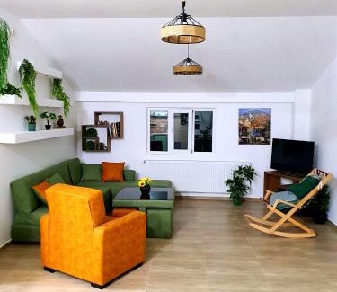 Khelvachauri Villa | Relax at Villa On The River: Pet-Friendly Retreat with Hot Tub