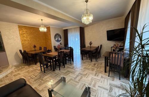 Sinaia Cabin | Villa Onix: Guest Rated 10/10 with Hot Tub & Breakfast