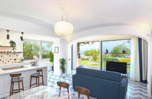 Forio House | Villa Opalina: Bright Townhouse with Pool & Free Wi-Fi