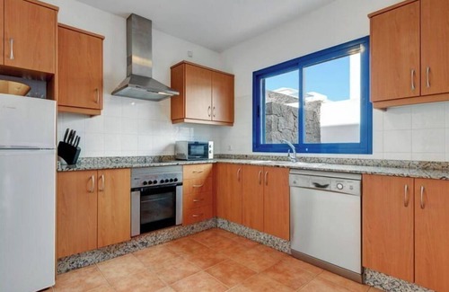 Playa Blanca Villa | Villa Optimist Rubicon: Private Pool & Ocean Views Await