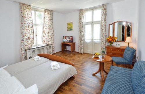 Diez Hotel | Villa Oranien: Family-Friendly Retreat with Hot Tub Access