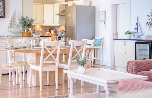 Petaleia Villa | Family Villa with Ocean View & Infinity Pool - 10/10 Rated