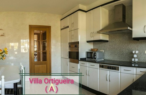 A Lanzada Cottage | Villa Ortigueira C: Oceanfront Retreat with Private Pool