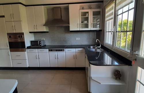 A Lanzada Cottage | Villa Ortigueira C: Oceanfront Retreat with Private Pool