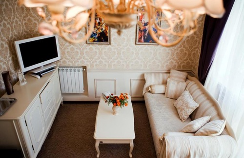 Solomjanskyj Villa | Discover Villa Oselya: Family-Friendly & Pet Welcoming