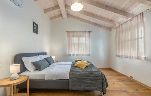 Smoljanci Villa | Elegant Villa-Osmium Smoljanci: 4-Star Oceanfront Escape