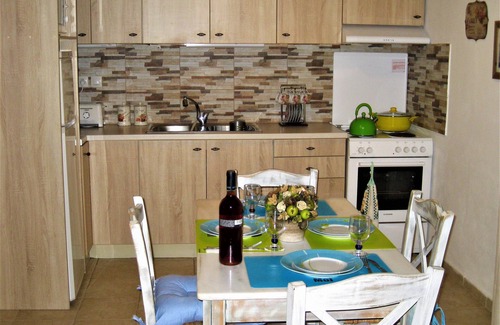Agios Vasileios Cottage | Discover Lefkogia Cottage: Beachside Bliss Awaits!