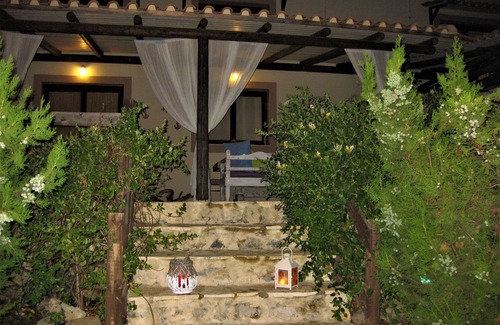 Agios Vasileios Cottage | Discover Lefkogia Cottage: Beachside Bliss Awaits!