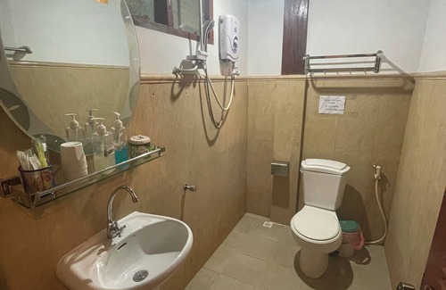 Luang Prabang Hotel | Budget-Friendly Villa Ouis NamKhan Riverside with Dining & Kids