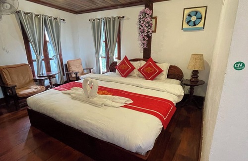 Luang Prabang Hotel | Budget-Friendly Villa Ouis NamKhan Riverside with Dining & Kids