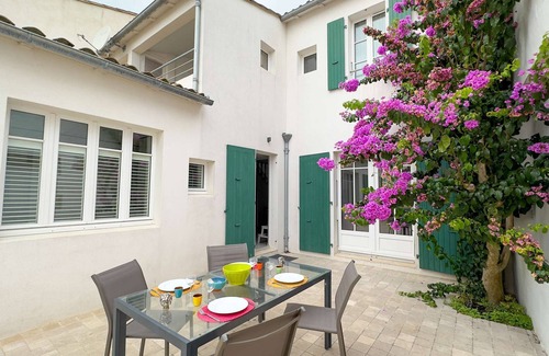 Saint-Martin-de-Re House | Exquisite Villa with Ocean Views and Courtyard Retreat