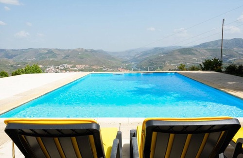 Peso da Regua Cottage | Idyllic Villa with Pool, Tennis Court & River Views