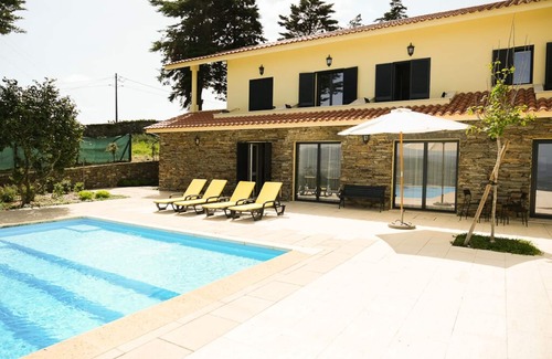 Peso da Regua Cottage | Idyllic Villa with Pool, Tennis Court & River Views