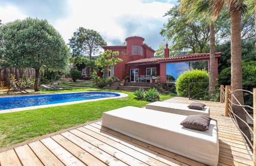 El Cuarton Villa | Stylish Villa in Tarifa with Stunning African Views