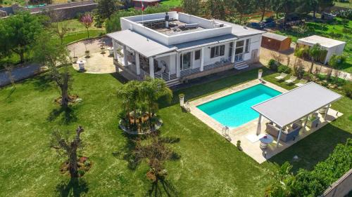 Il Monte Villa | Inviting Villa Padangi: 4-Star Retreat with Pool Access