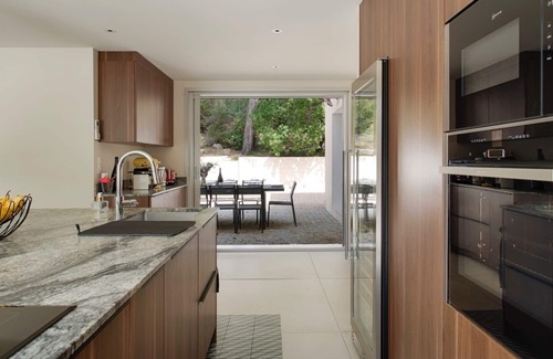 Gemenos Cabin | Villa & Padel 5*: Guest Rated 10/10 with Pool and Breakfast