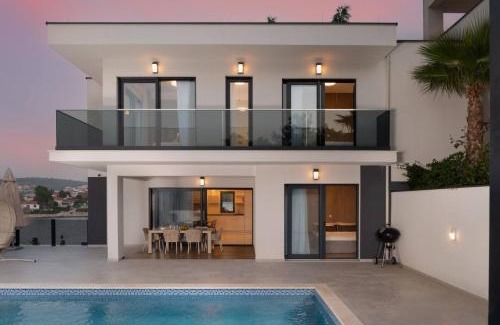 Razanj Villa | Villa Palm Bay: Oceanfront Escape with Heated Pool
