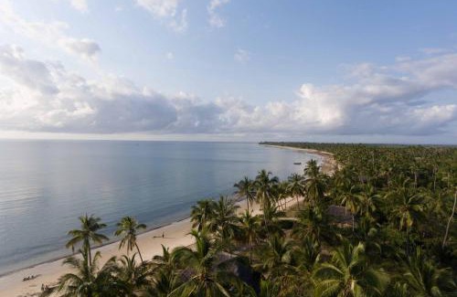 Pangani Villa | Experience Villa Palma: Oceanfront Retreat with Pet-Friendly Perks