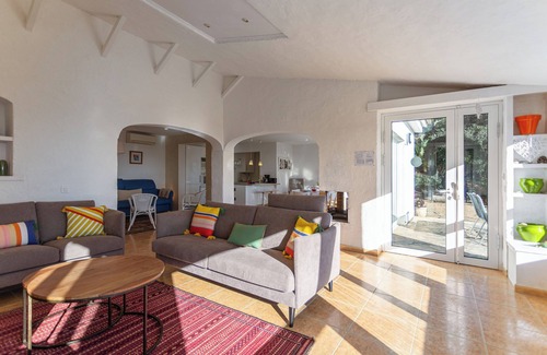 Tossa de Mar Villa | Villa 'Palmera': Oceanfront Retreat with Pool & Spa