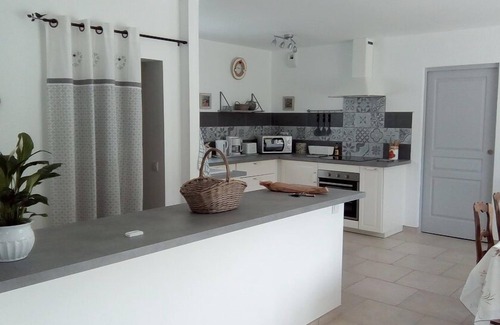 Sollies-Toucas House | Villa Pampérigouste: Family-Friendly Stay with Pool Access