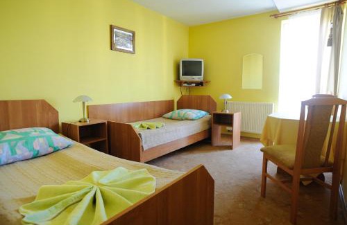 Gdansk Bed & Breakfast | Cozy Villa Pan Tadeusz: Pet-Friendly Stay with Breakfast