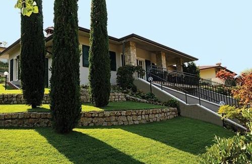 Pozzolengo House | Tranquil Holiday Home with Private Pool near Lake Garda