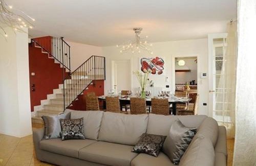 Pozzolengo House | Tranquil Holiday Home with Private Pool near Lake Garda