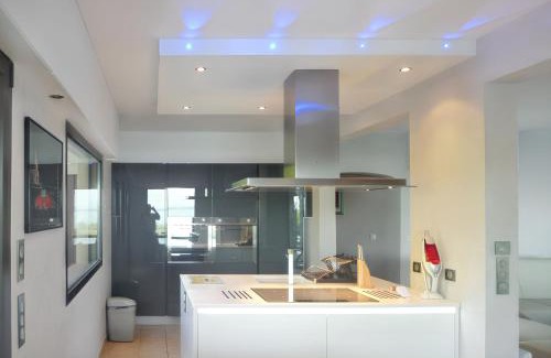 Marine de Davia Villa | Beachside Villa in Corbara with Private Pool and Jacuzzi