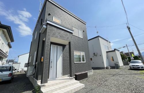 Furano House | Villa Paolo: Family-Friendly Retreat with Hot Tub & Breakfast
