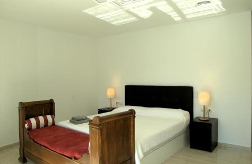 Vidreres Villa | Villa Paraíso: Oceanfront Bliss with Top Amenities