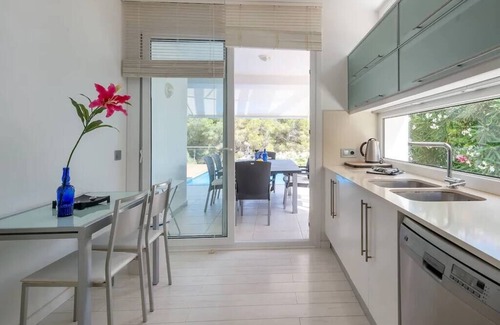 Coves Noves House | Villa Paraíso: Unique Stay with Private Pool in Coves Noves