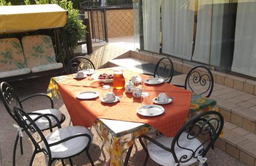 Polpenazze del Garda House | Villa Paradiso: Oceanfront Oasis with Spa and Hot Tub
