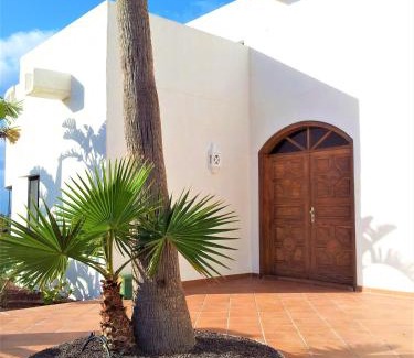Giniginamar Villa | Discover Villa Paradise Beach: Oceanfront & Pet Friendly Stay