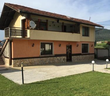 Samokov House | Discover Villa Paradise: Pet-Friendly Oceanfront Retreat