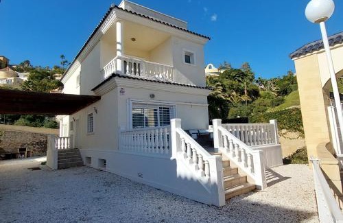 Coveta Fuma Villa | Oceanfront Villa Paradise Campello: Rated 9.5/10 by Guests