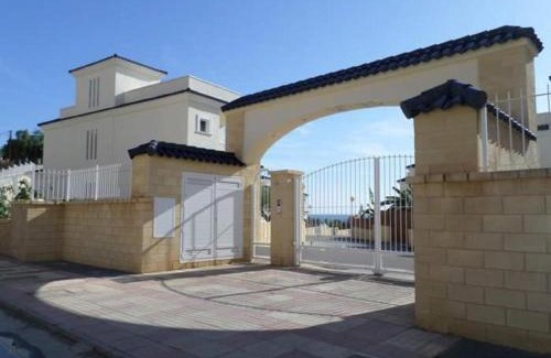 Coveta Fuma Villa | Oceanfront Villa Paradise Campello: Rated 9.5/10 by Guests