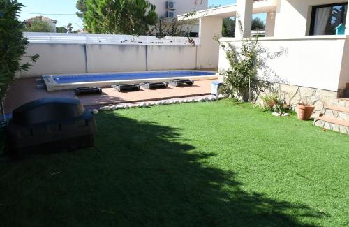 Les Tres Cales Villa | Villa Paradisiaque: 4-Star Oasis with Pool and Kid-Friendly Fun