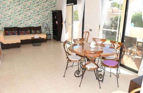 Les Tres Cales Villa | Villa Paradisiaque: 4-Star Oasis with Pool and Kid-Friendly Fun