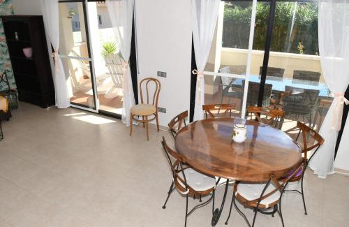 Les Tres Cales Villa | Villa Paradisiaque: 4-Star Oasis with Pool and Kid-Friendly Fun