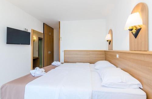 Stikovica Hotel | Relaxing Villa Paradiso 2: Beachfront Retreat with Pool