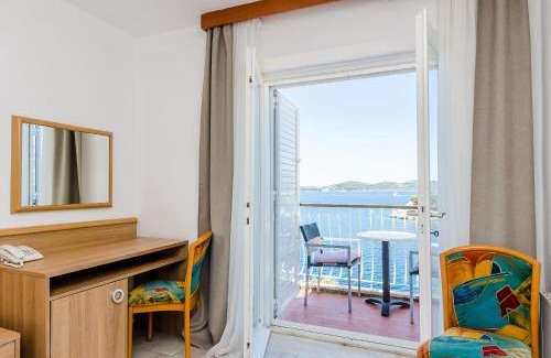 Stikovica Hotel | Relaxing Villa Paradiso 2: Beachfront Retreat with Pool