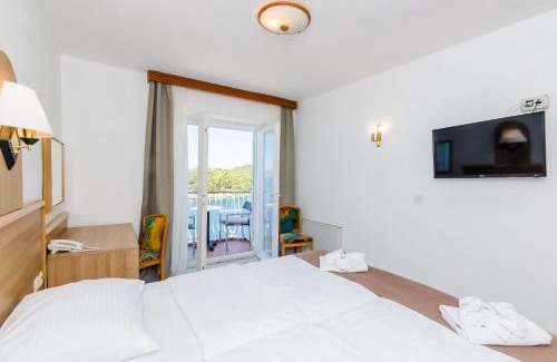 Stikovica Hotel | Relaxing Villa Paradiso 2: Beachfront Retreat with Pool