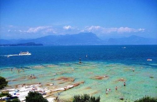 Sirmione Apartment | Delightful Villa Paradiso Suite with Oceanfront Views
