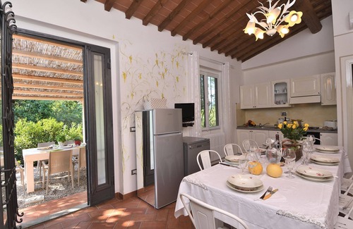 Montevarchi Villa | Villa Paradiso: Relaxing Retreat with Pool & Spa Amenities