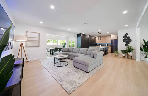 Biscayne Park Villa | Discover New Villa Paradiso, Steps from Miami Beach