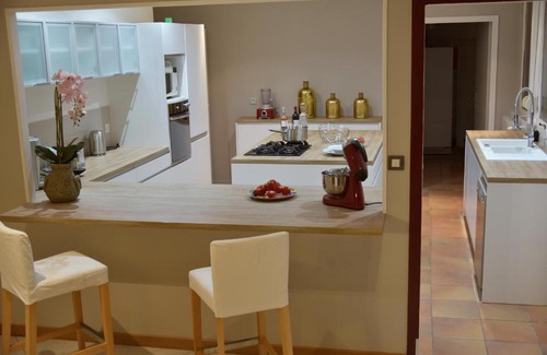 Saint-Andre-de-Cubzac House | Discover Villa Parenthese: Oceanfront Haven with Hot Tub